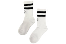 Load image into Gallery viewer, FRORAL EMBLEM SOCKS   RED x WHITE,BLACK x WHITE,WHITE x RED,WHITE x BLACK
