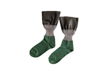 Load image into Gallery viewer, 【2023SS】LAME COLORED BLOCKED FAUX LEATHER SOCKS SILVER×GREEN,SILVER×BLACK,GOLD×WHITE,GOLD×BLACK
