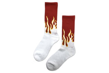 Load image into Gallery viewer, MENS/FIRE PATTERN SOCKS BLACKxGREEN,NAVY×GRAY,RED×WHITE,WHITE×BLUE
